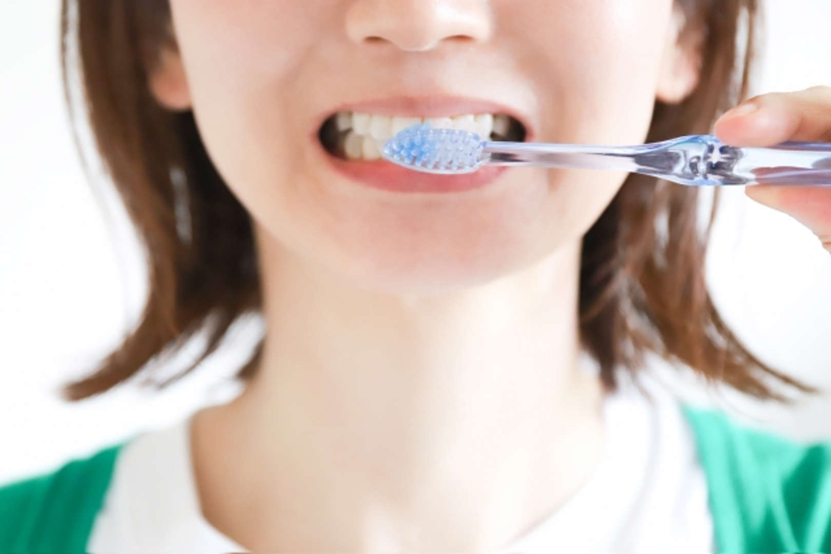 なぜ毎日磨いているのに歯が黄ばむ？ 正しいセルフホワイトニング法とは